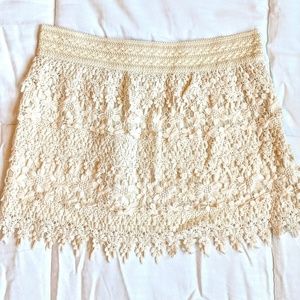 Off-white/cream lace mini skirt with band